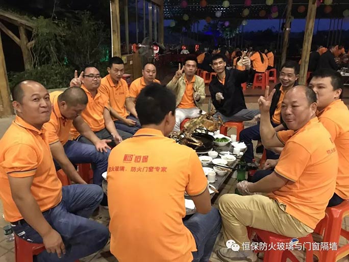 主題：“團(tuán)結(jié)”與“效率”！精誠(chéng)團(tuán)結(jié)、再創(chuàng)新高！ --記公司在2017年10月17日組織了一場(chǎng)高明盈香戶外拓展旅游活動(dòng)